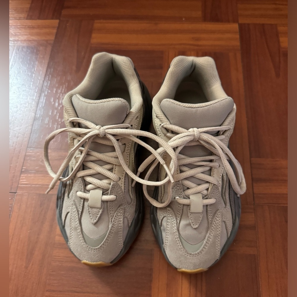 Adidas yeezys boost 700 V2 Tephra
